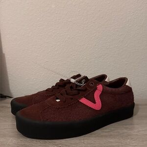 BRAND NEW!!!
VANS SPORT LOW
WOMENS US 5